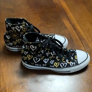 Women’s converse high tops size 5 black w/ hearts
